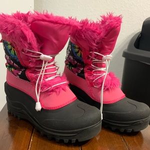 Girl’s size 4 winter boots